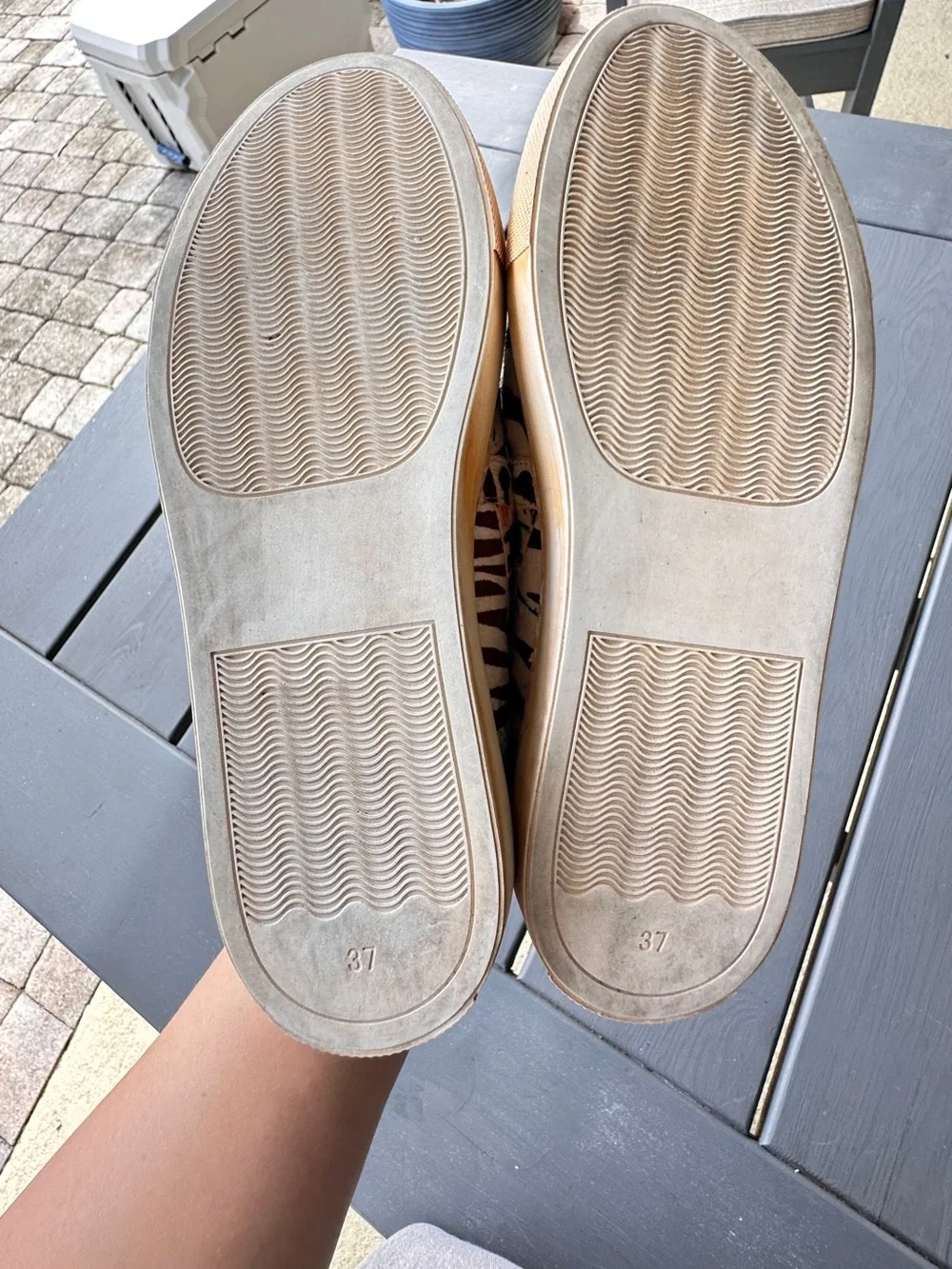 Chocolat Blu Nayla women's slip-on sneakers Sz 7